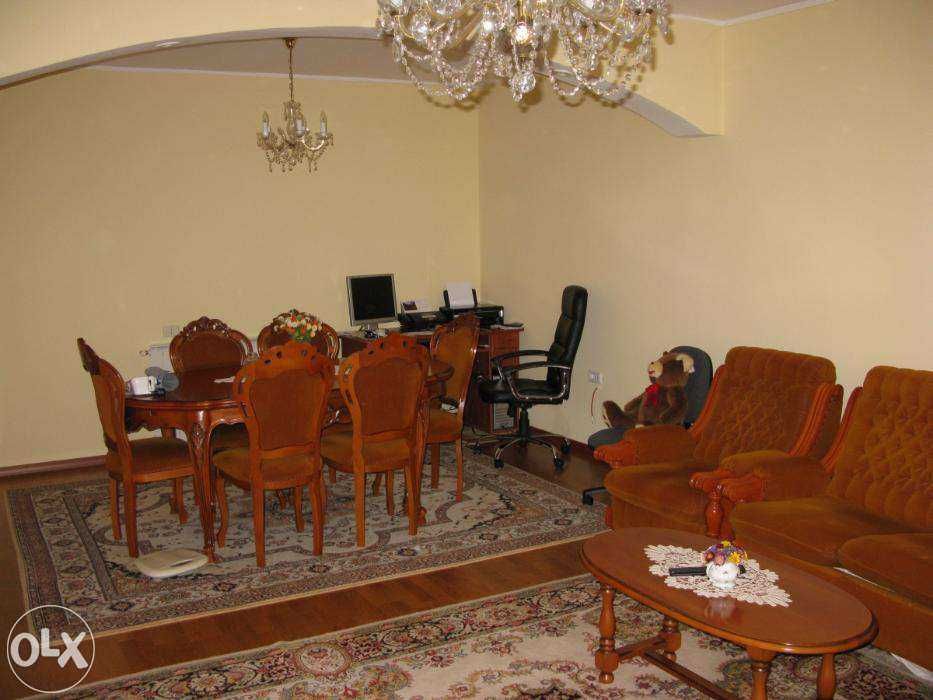 Vand vila deosebita cartierul functionarilor