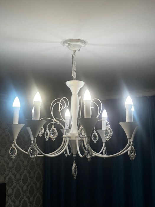 Продам люстру