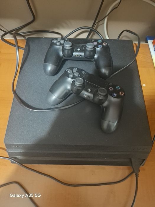 Ps 4 pro с 10 игри