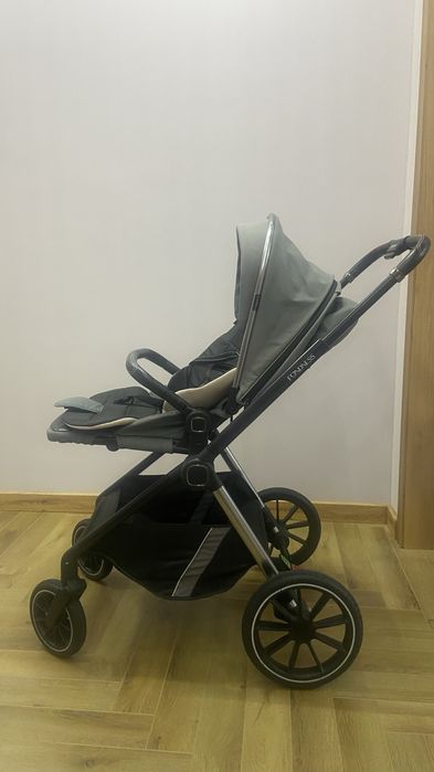 Прогулочная детская коляска