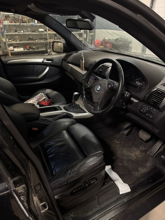 Dezmembrez x5 e53 non facelift