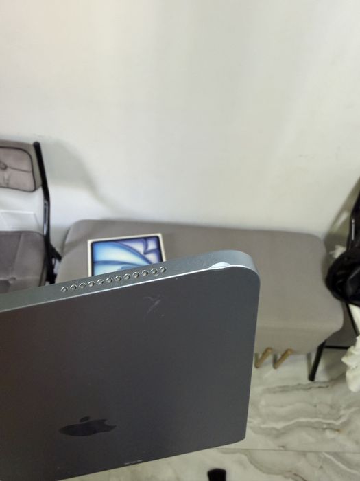 Tableta ipad air  11’ m2  128 gb ca noua tinuta in husa cu folie de protectie