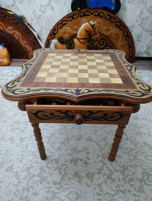 Продам шахматный стол