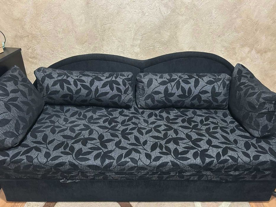 Разтегателен диван