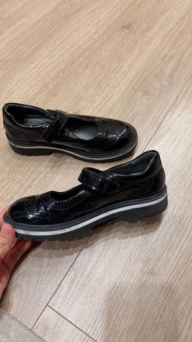 Продам детские туфли