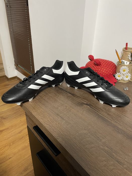 Бутонки Adidas чисто нови !