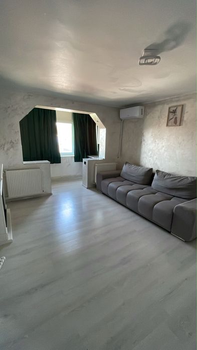 Apartament oferit spre inchiriere….whatsapp