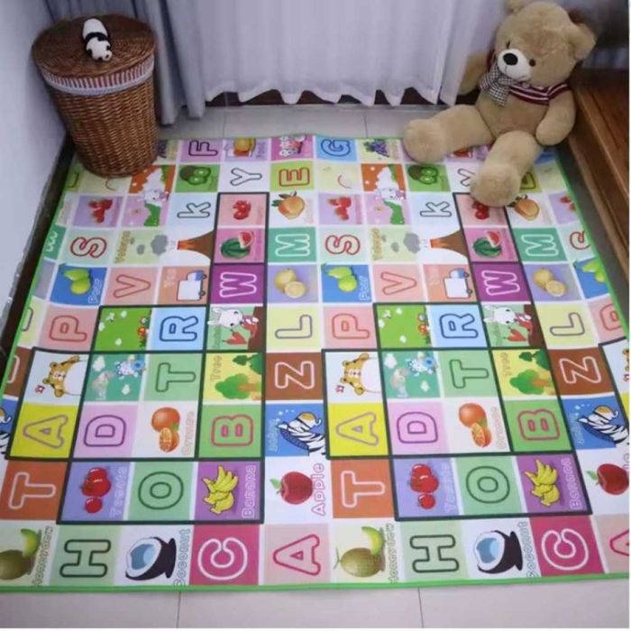 Двулицево топлоизолиращо детско килимче и магическа водна подложка