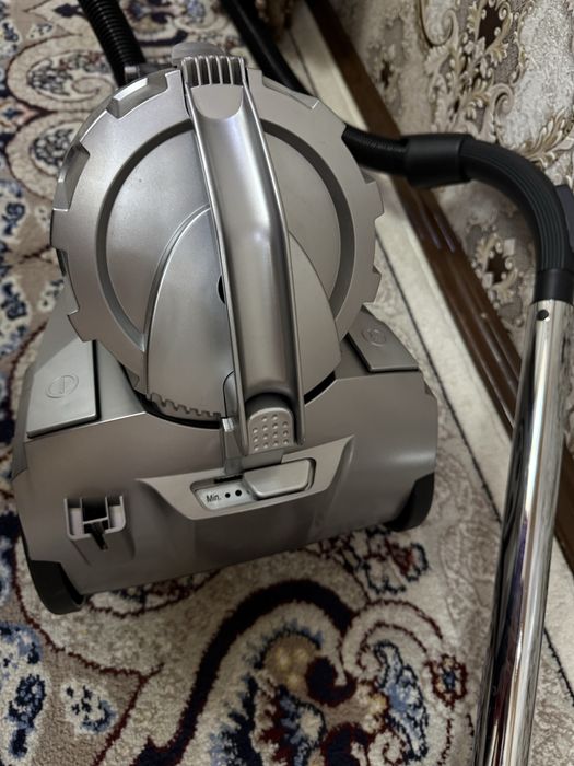 Pilesos yangi 2 marta ishlatilgan 1 yillik garantiyniy taloni bor