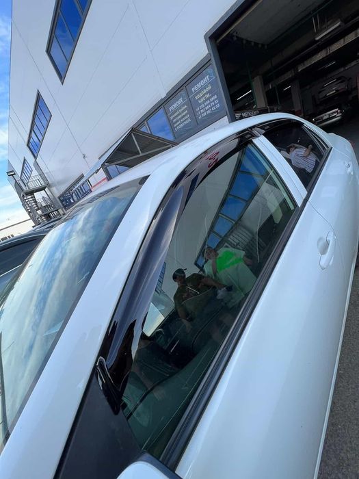 Дефлекторы окон (ветровики) на авто