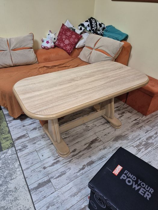 Маса с повдшгащ механшзъм