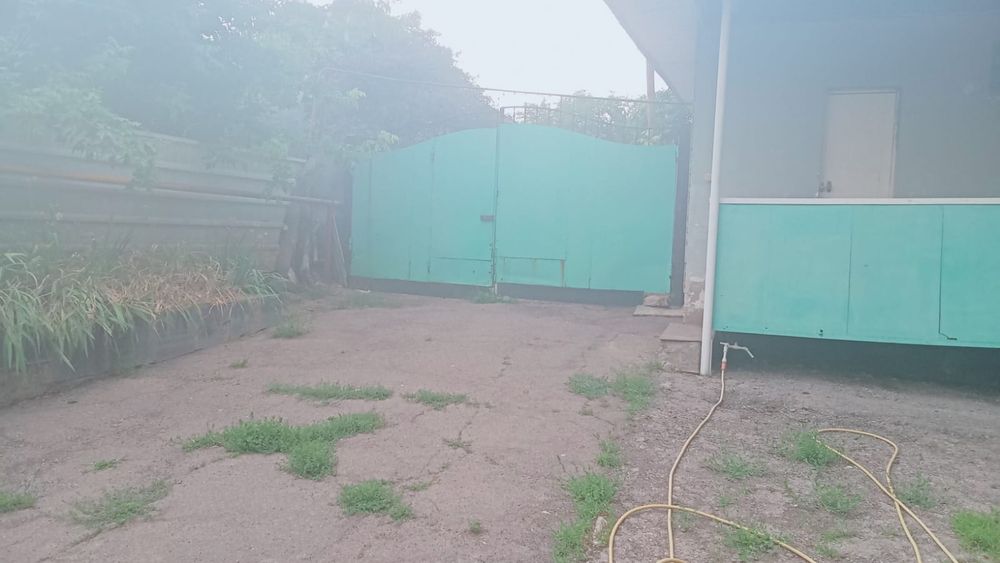 Продам дом с летней кухней, гараж, хоз. постройки