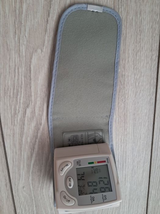 Электронный тонометр запястье модель CK 1018.