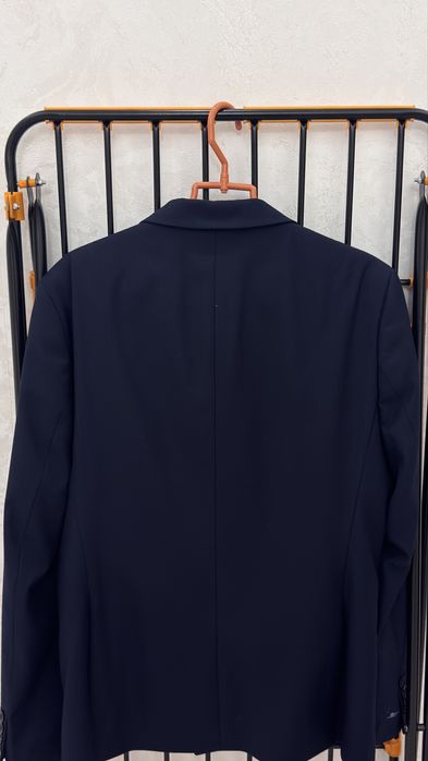 Темно синий костюм