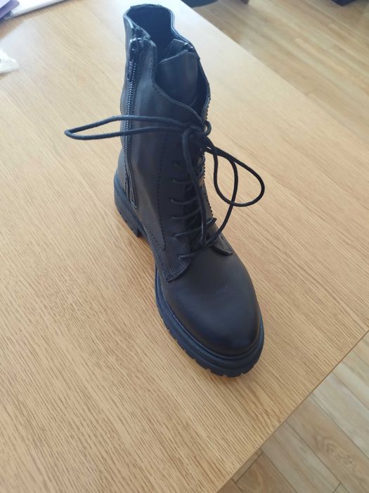 Продавам дамски боти