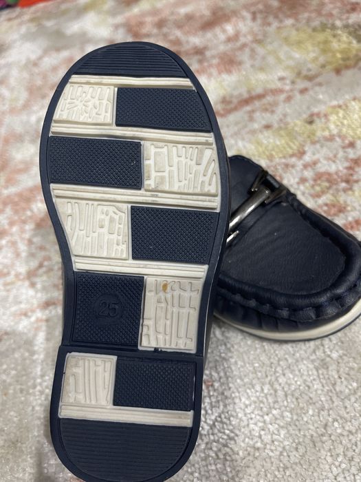 Продам обувь на мальчика размер 25