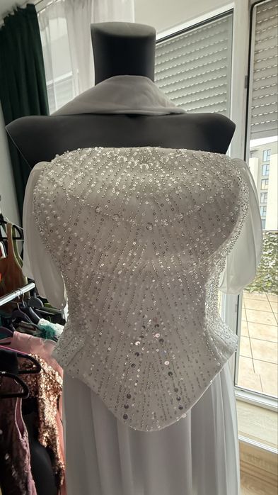 Rochie alba pe corset