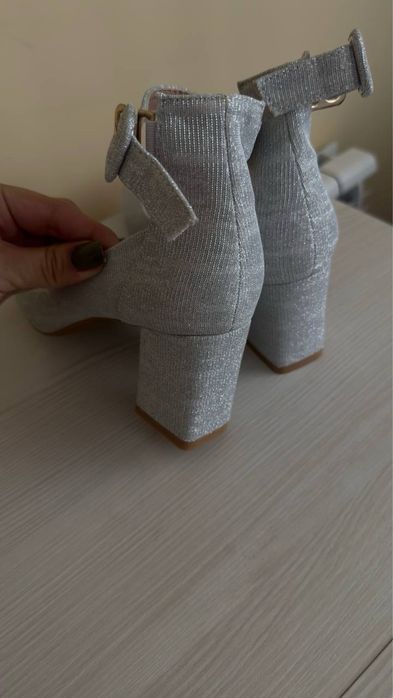 Продаются новые туфли 39р