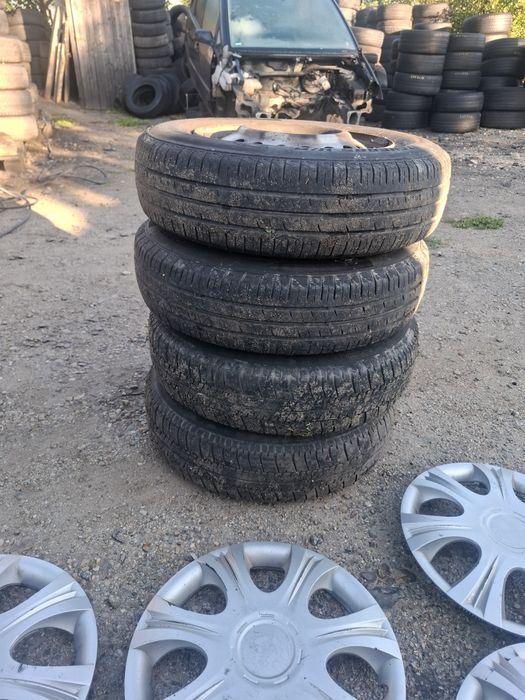 Vand 4 roti R 13 opel au si anvelope 155 80 13  bune
