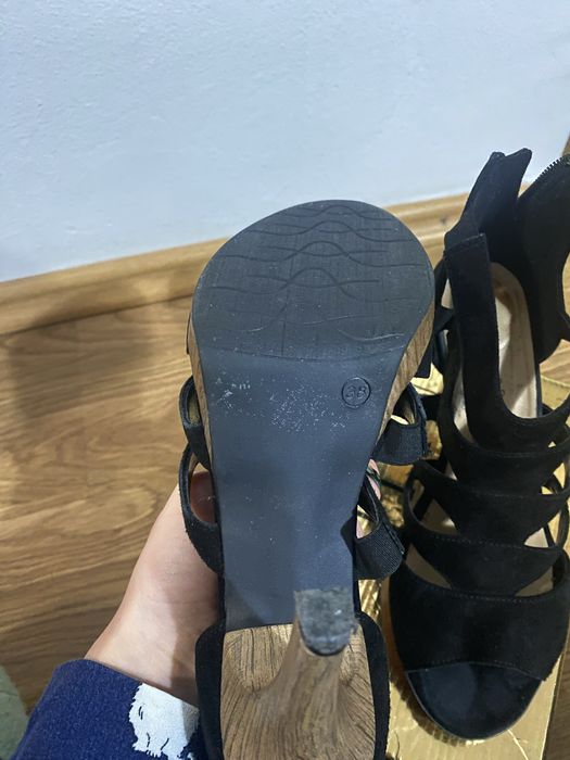 Sandale cu toc negre