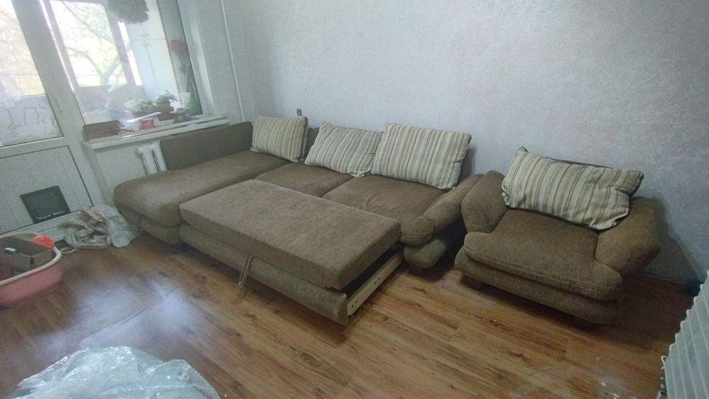 Диван угловой и кресло