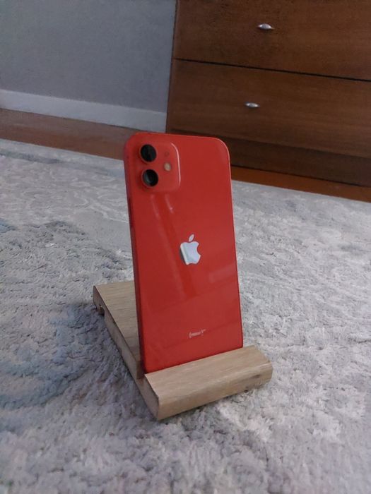 Продаётся iPhone 12 product red