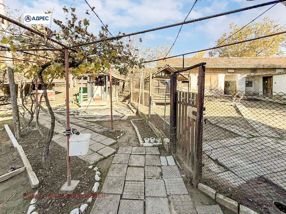 Къща в Плевен, област-с.Бръшляница площ 132 цена 38000