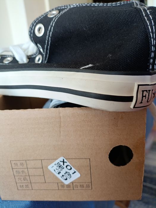 Черни кецове нови