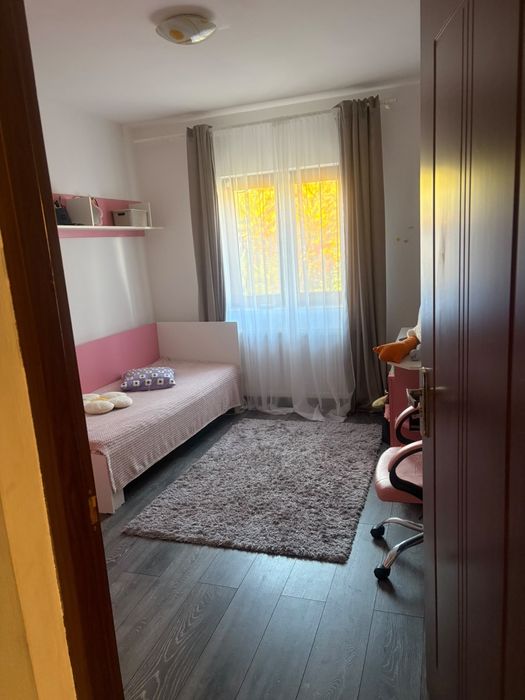 Apartament 3 cam + 10 ari teren ( curte+ livadă)