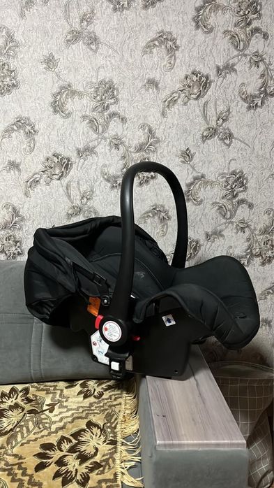 Продается детская коляся с автолюлькой