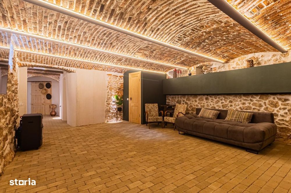 Apartament 4 camere cu cramă de 52 mp și loc de parcare-Str Lunga