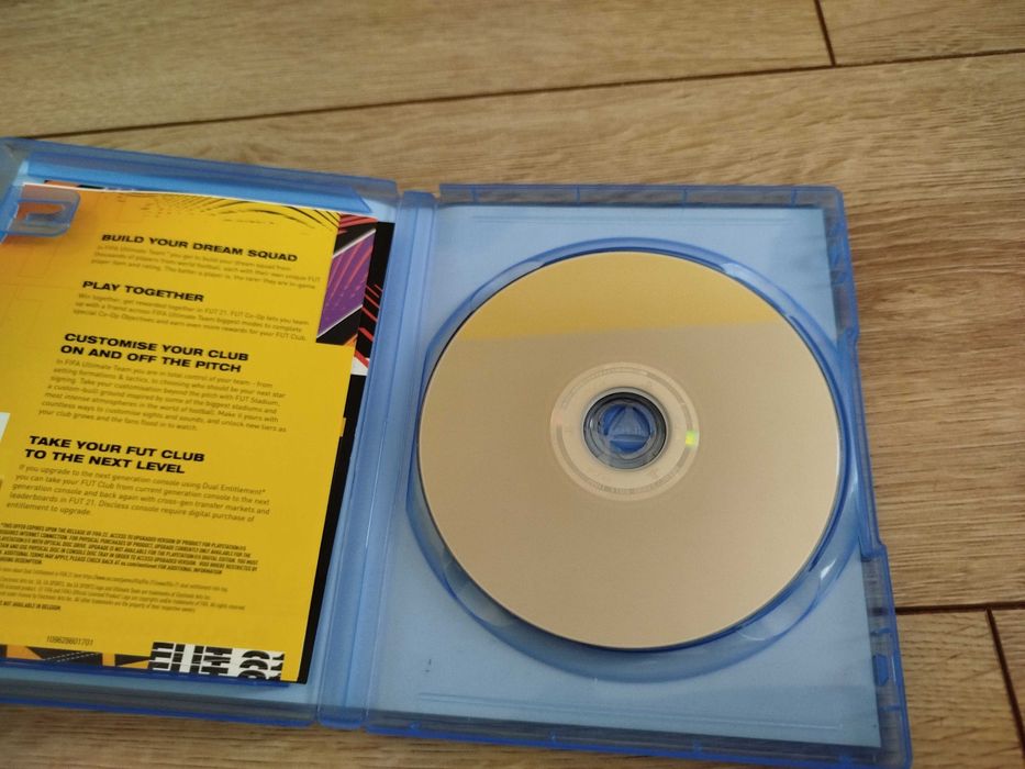 Продавам игра за PS4 TITANFALL 2