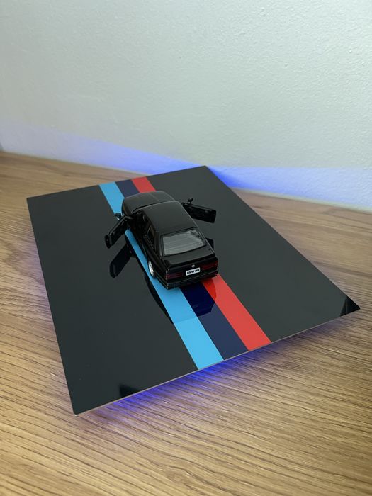 BMW M3 умален метален модел с LED