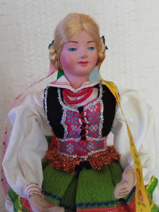 Кукла в народна носия, 24 см