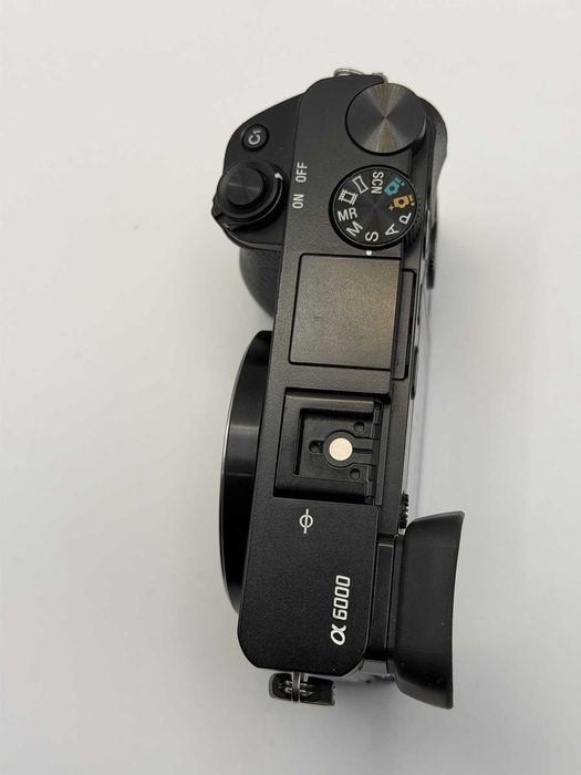 Sony Alpha a6000 беззеркальный фотоаппарат