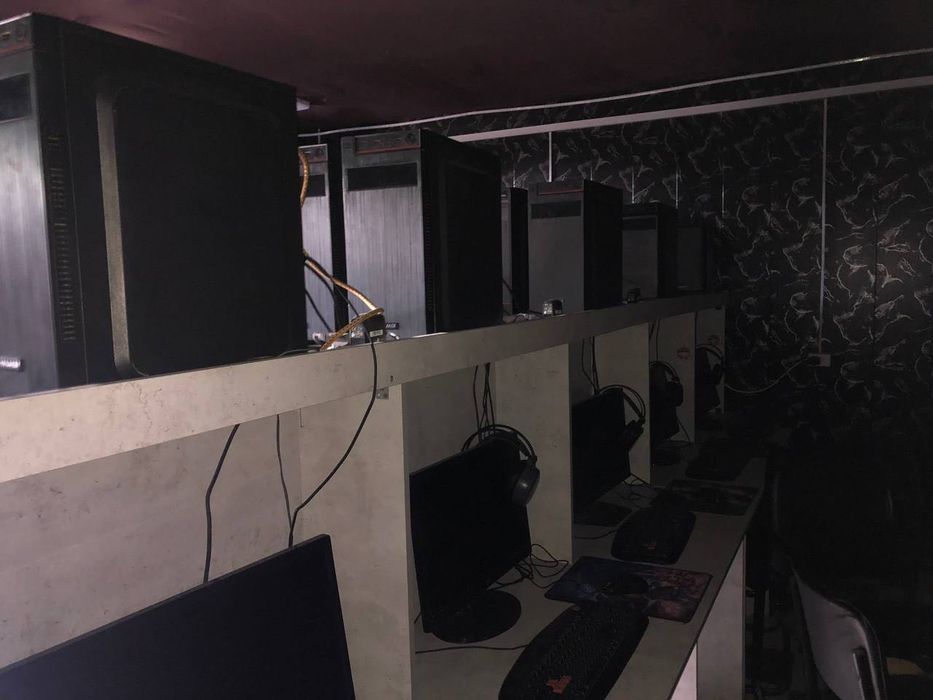 Kampyuterla mebellari bilan sotiladi