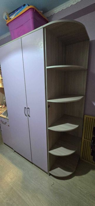 Продаю шкаф, стол письменный