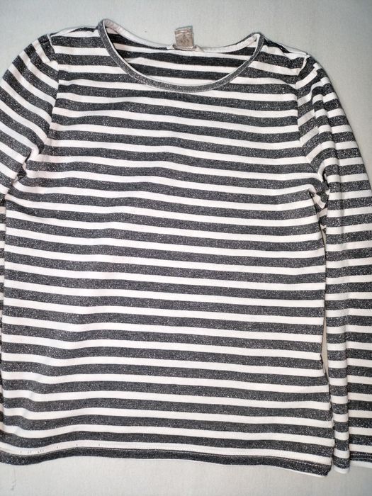 Se dau aceste bluze minunate rămase de noi mici