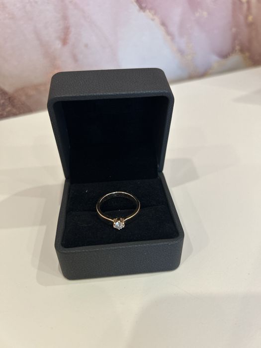 Бриллианты бар алтын сақиналар сатамын