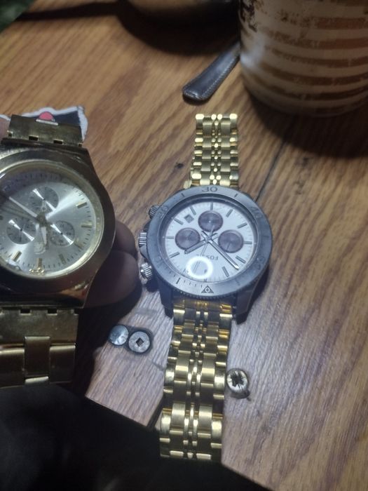 Vând ceasuri  funcționale Armani.. Fitbit ionic