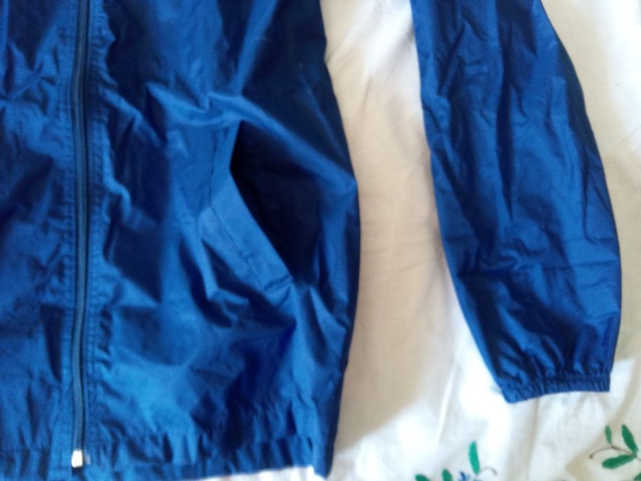 Анорак Diel sport
С прибираща се в яката качулка. С пристягащи ла