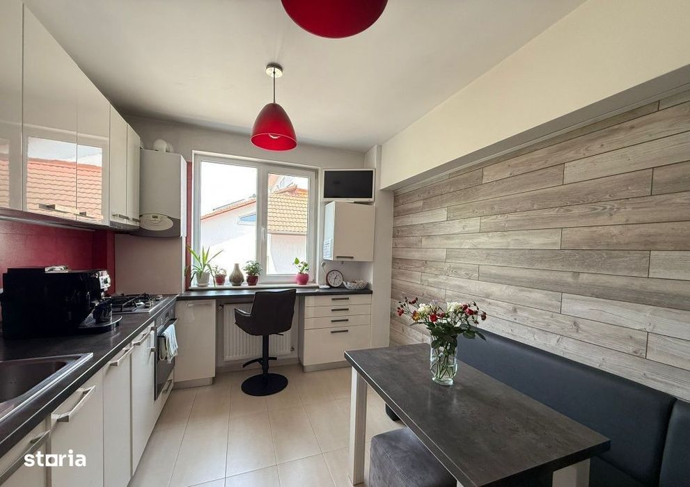 Apartament 3 camere, 90mp, 2 parcari, balcon, zona Andrei Muresanu