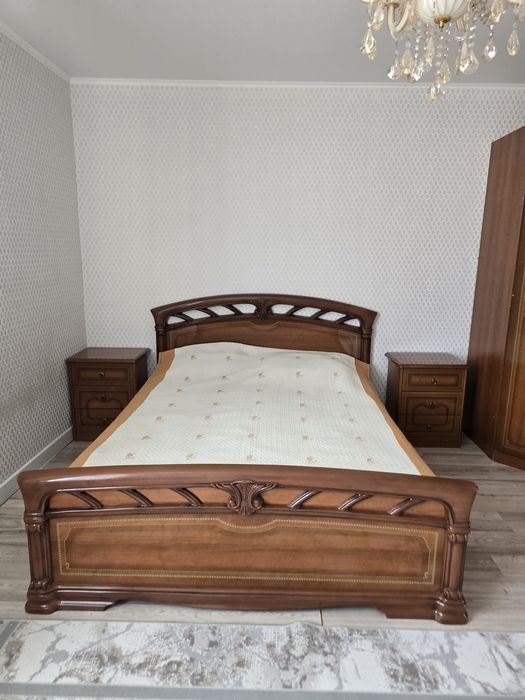 Продаю спальный гарнитур.