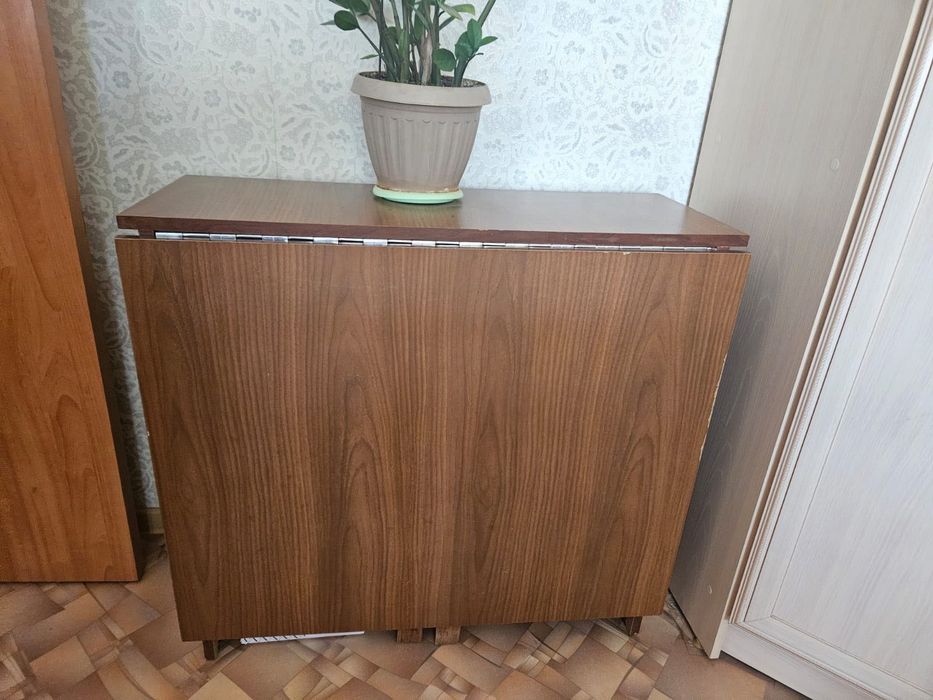 продам книжка стол