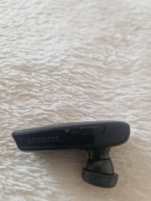 Vand sau schimb casca bluetooth  samsung