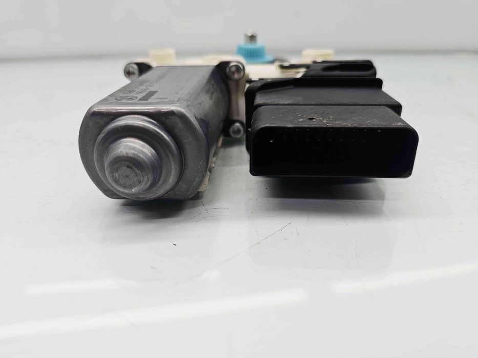 Motoras geam dreapta spate Skoda Octavia 2 (1Z3) [Fabr 2004-2013] 1K95