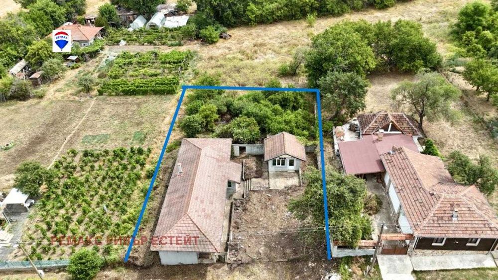 Селска къща за продажба в с. Бръшлен