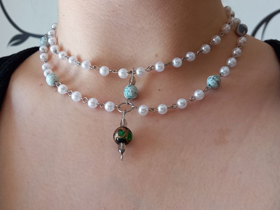 Lănțișor cu mărgele din perle și cristale din sticlă