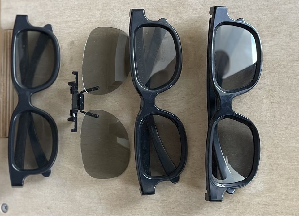 Set Perechi Ochelari 3D – Experiență Cinema la Tine Acasă