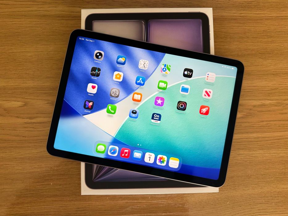 iPad Air M2 11 инча + Smart Folio